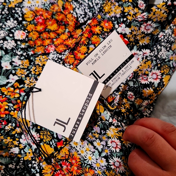 Jules & Leopold Floral Pants - Picture 3 of 4